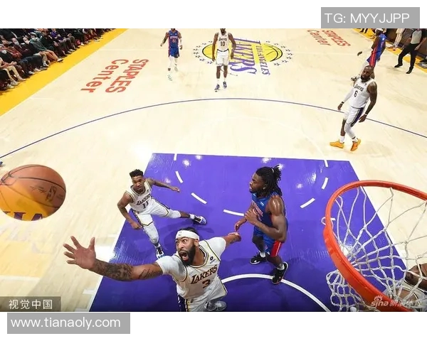 湖人对阵活塞的最新赛况分析与球员表现点评